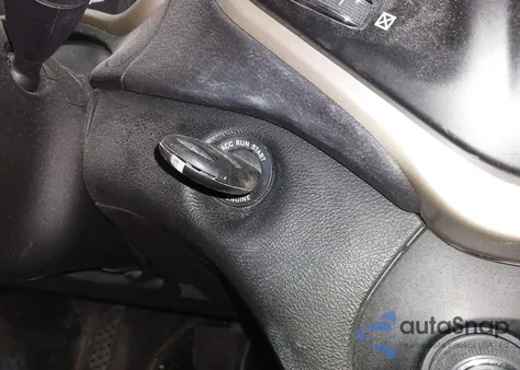 2017 Jeep Cherokee Latitude 4X4 z USA, uszkodzony, nr VIN 1C4PJMCS5HD238849